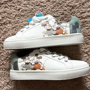 Disney Mickey Mouse White and Gray Kids Sneakers/Aldi collection
